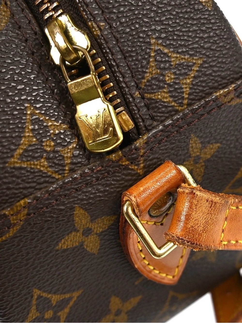 Louis Vuitton Blois Monogram Canvas Dome crossbody Bag with Vachetta Trim - Picture 3 of 15